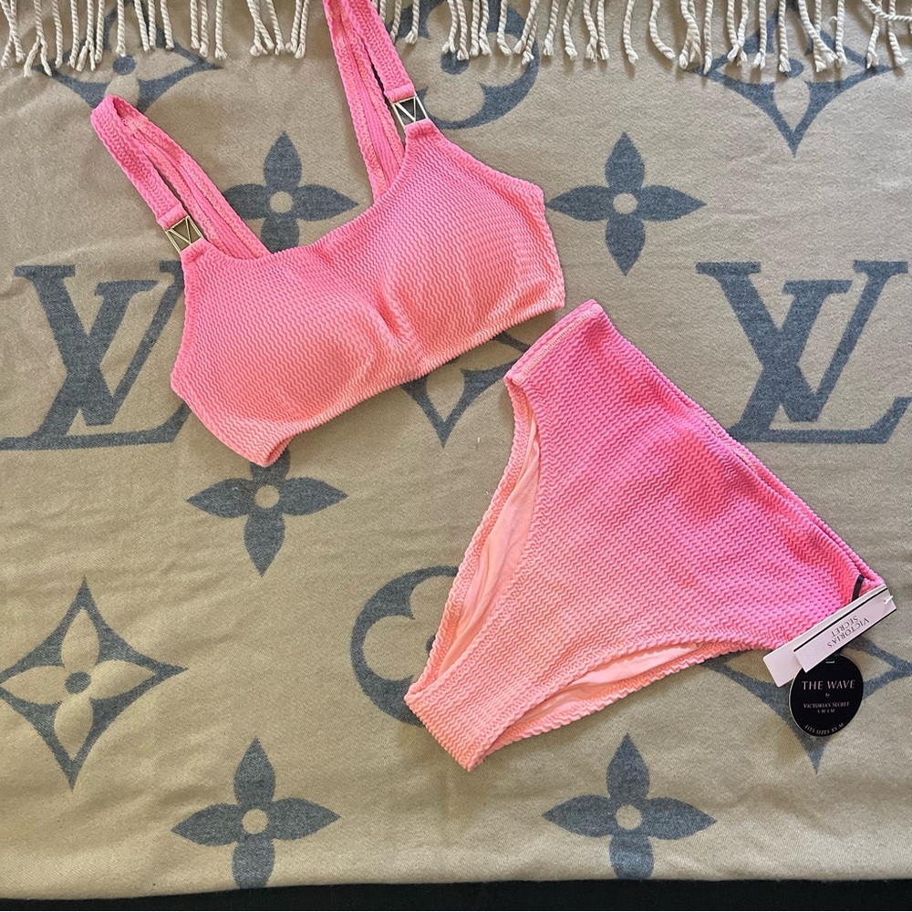 NWT Victoria's Secret 2 pc Bikini The Wave Swim Top & Bottom S-M New with Tags
